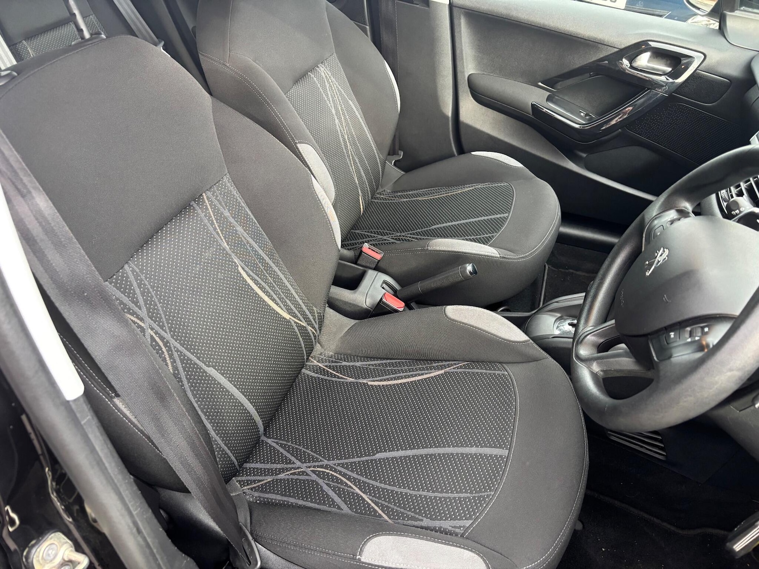 Used Peugeot 308 2014 for sale - 76485989: Photo 15