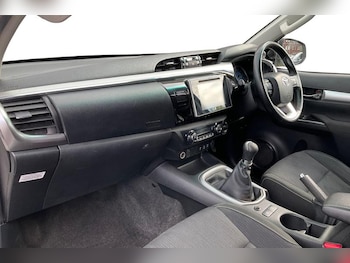 Used Toyota Hilux 2017 for sale - 75608058: Photo
