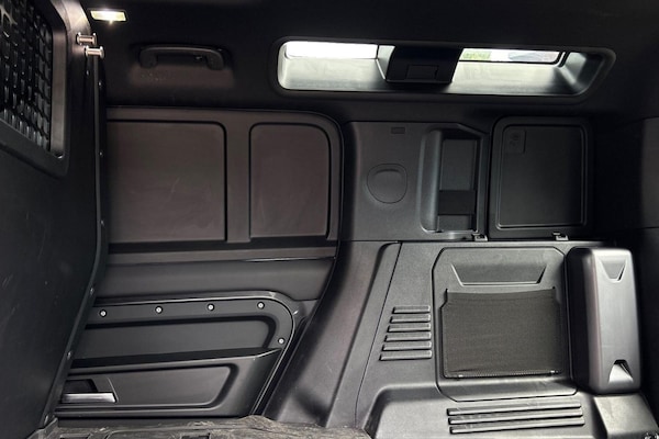Used Land Rover Defender 110 2023 for sale - 74850180: Photo 4