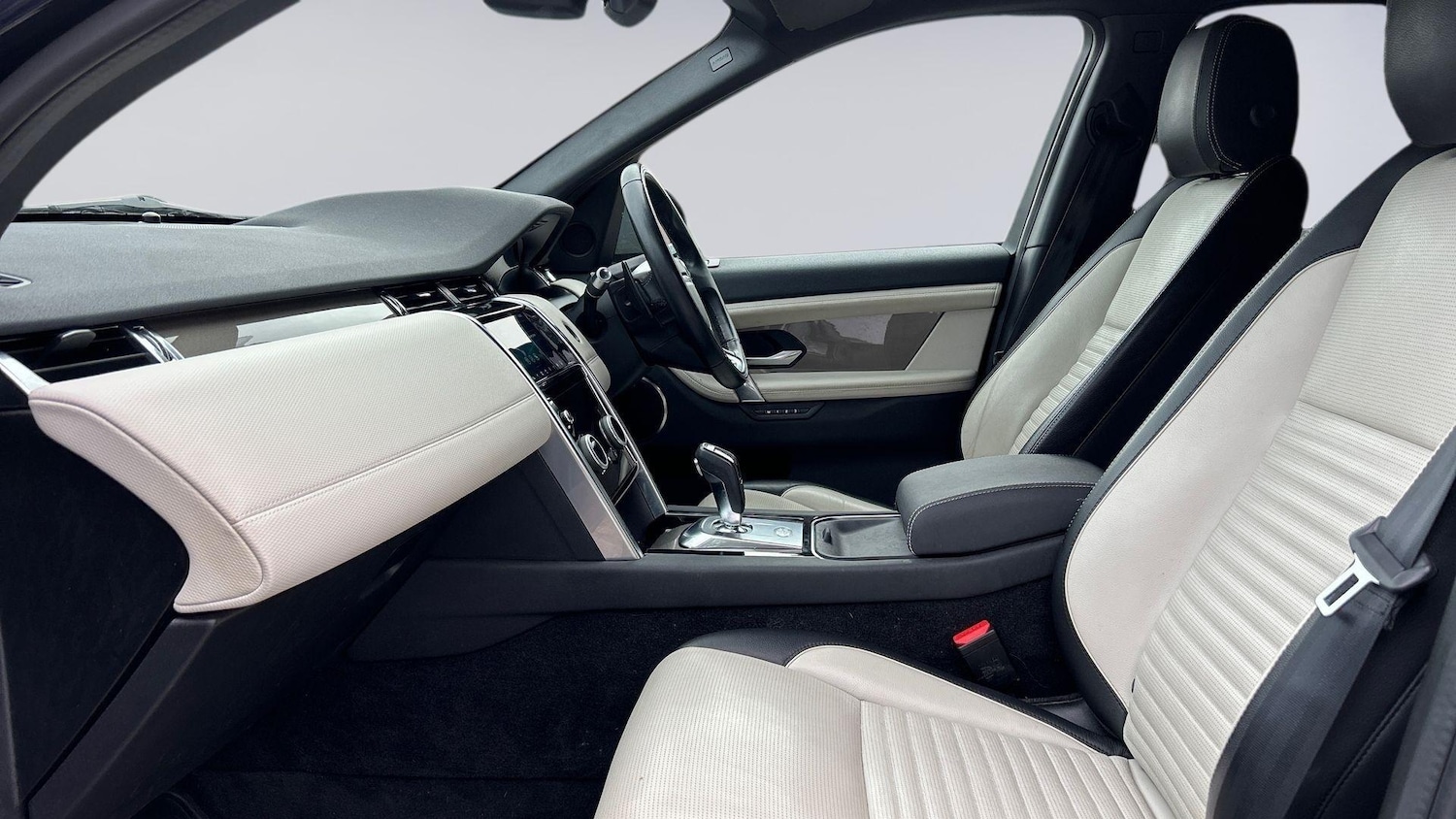 Used Land Rover Discovery Sport 2019 for sale - 76151284: Photo 3