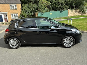 Used Peugeot 208 2018 for sale - 76024265: Photo
