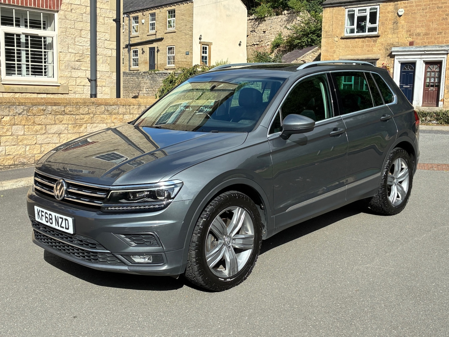 Used Volkswagen Tiguan 2019 for sale - 76024283: Photo 1