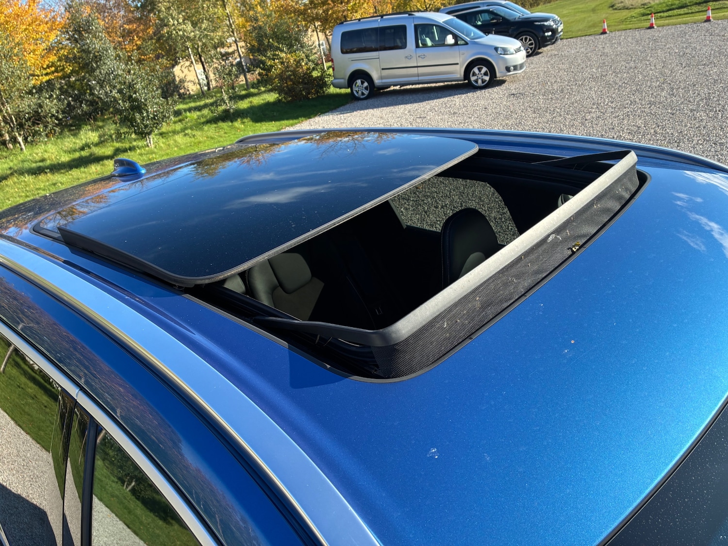 Used Volvo XC60 2017 for sale - 76285808: Photo 2