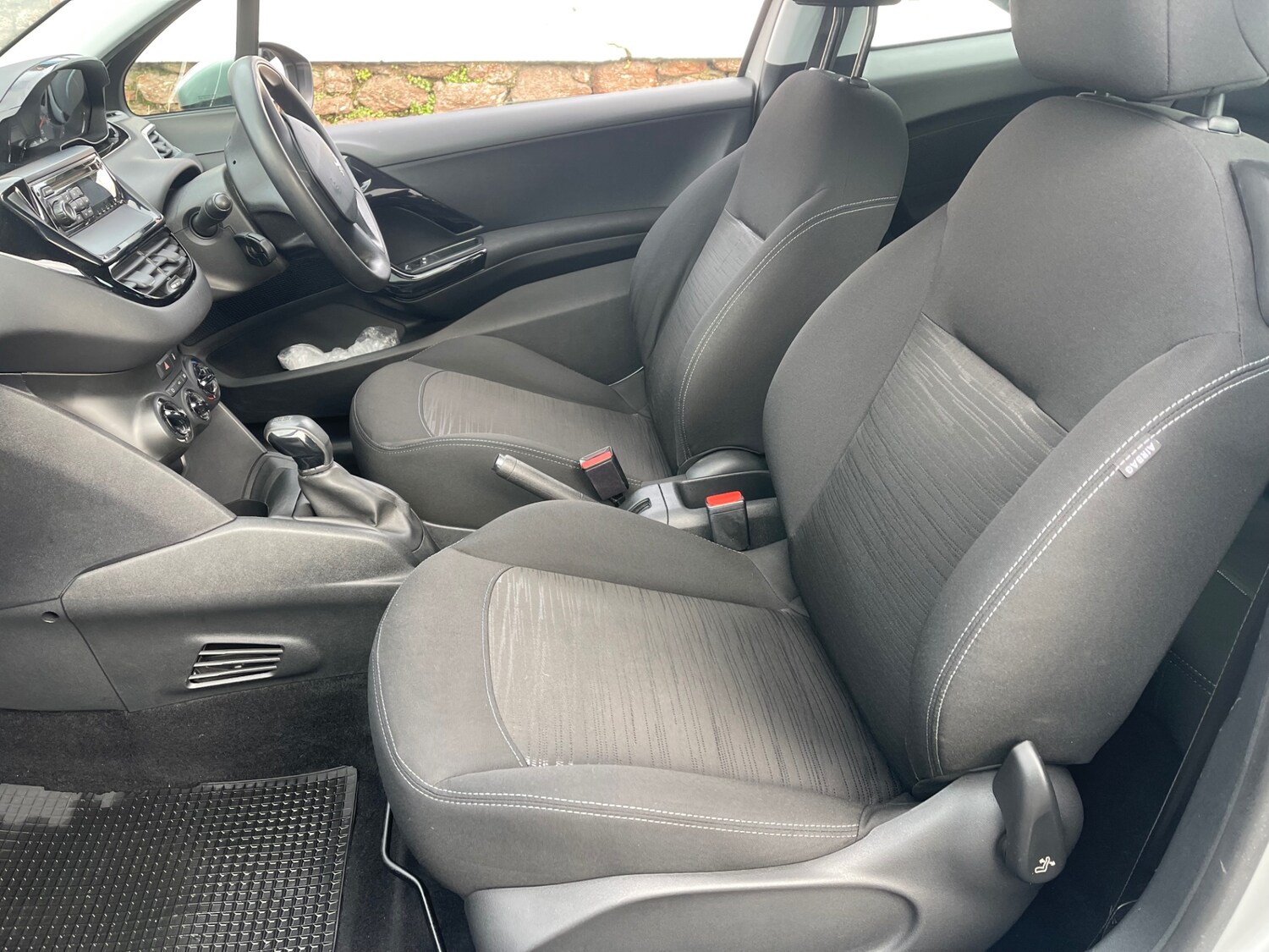 Used Peugeot 208 2013 for sale - 76478268: Photo 15