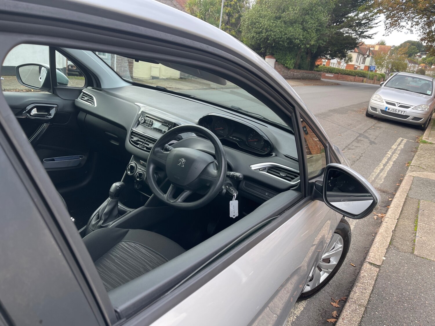 Used Peugeot 208 2013 for sale - 76478268: Photo 32