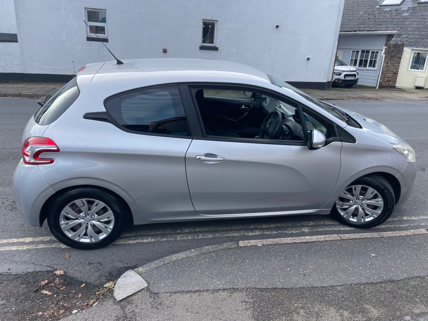 Used Peugeot 208 2013 for sale - 76478268: Photo 6