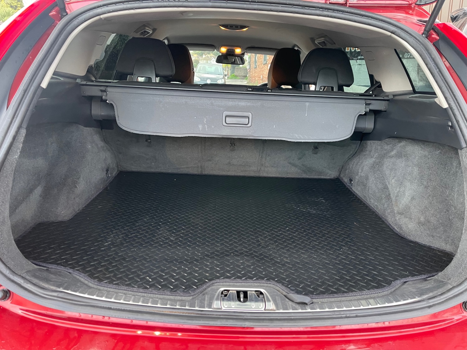 Used Volvo V60 2013 for sale - 77258819: Photo 9