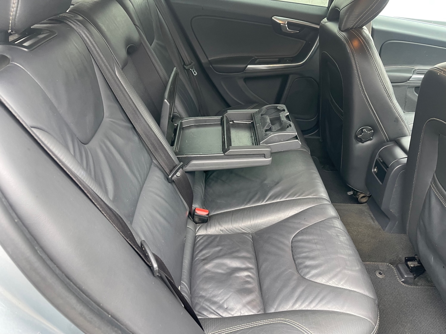 Used Volvo V60 2012 for sale - 77888960: Photo 10