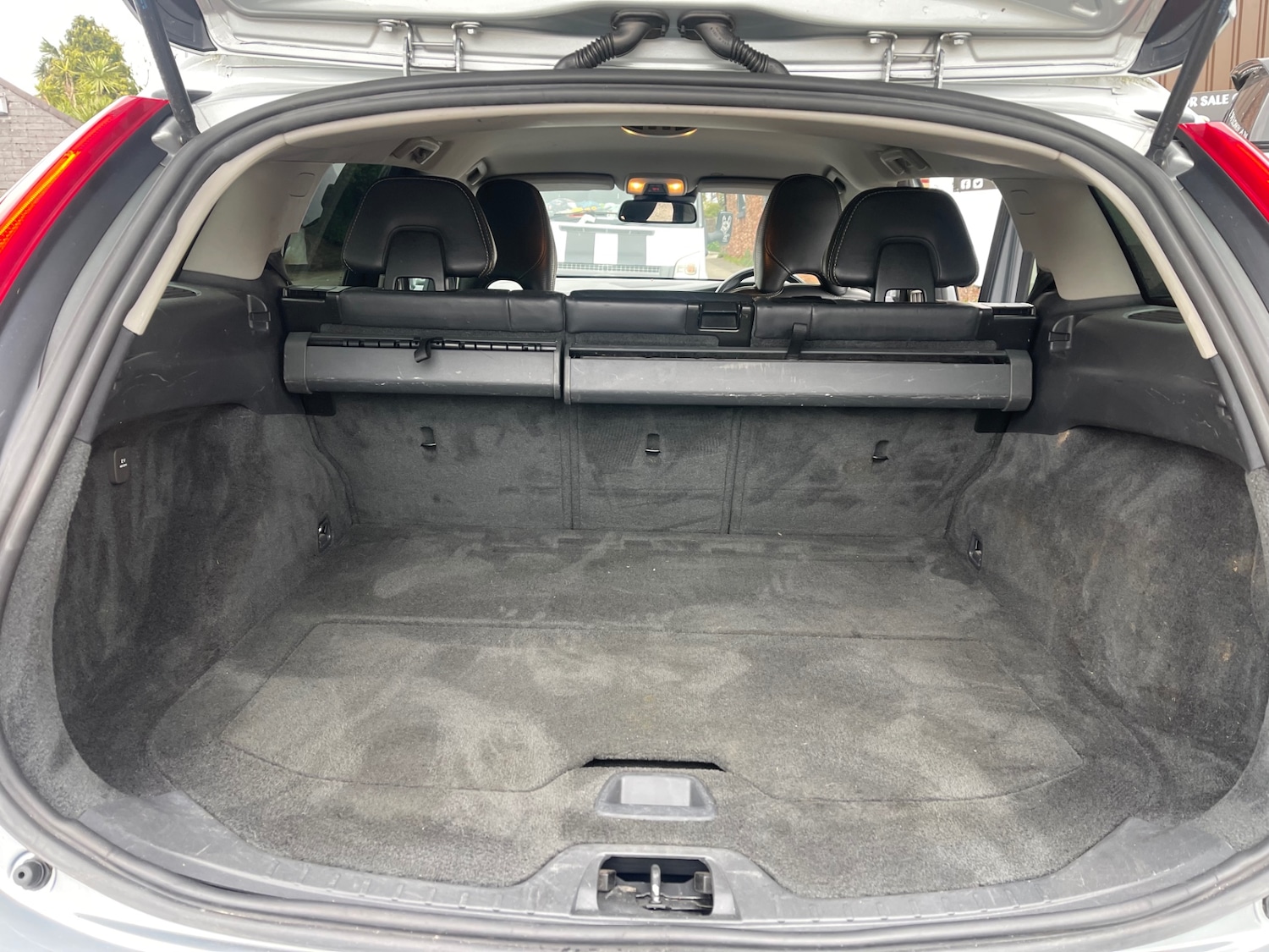 Used Volvo V60 2012 for sale - 77888960: Photo 11