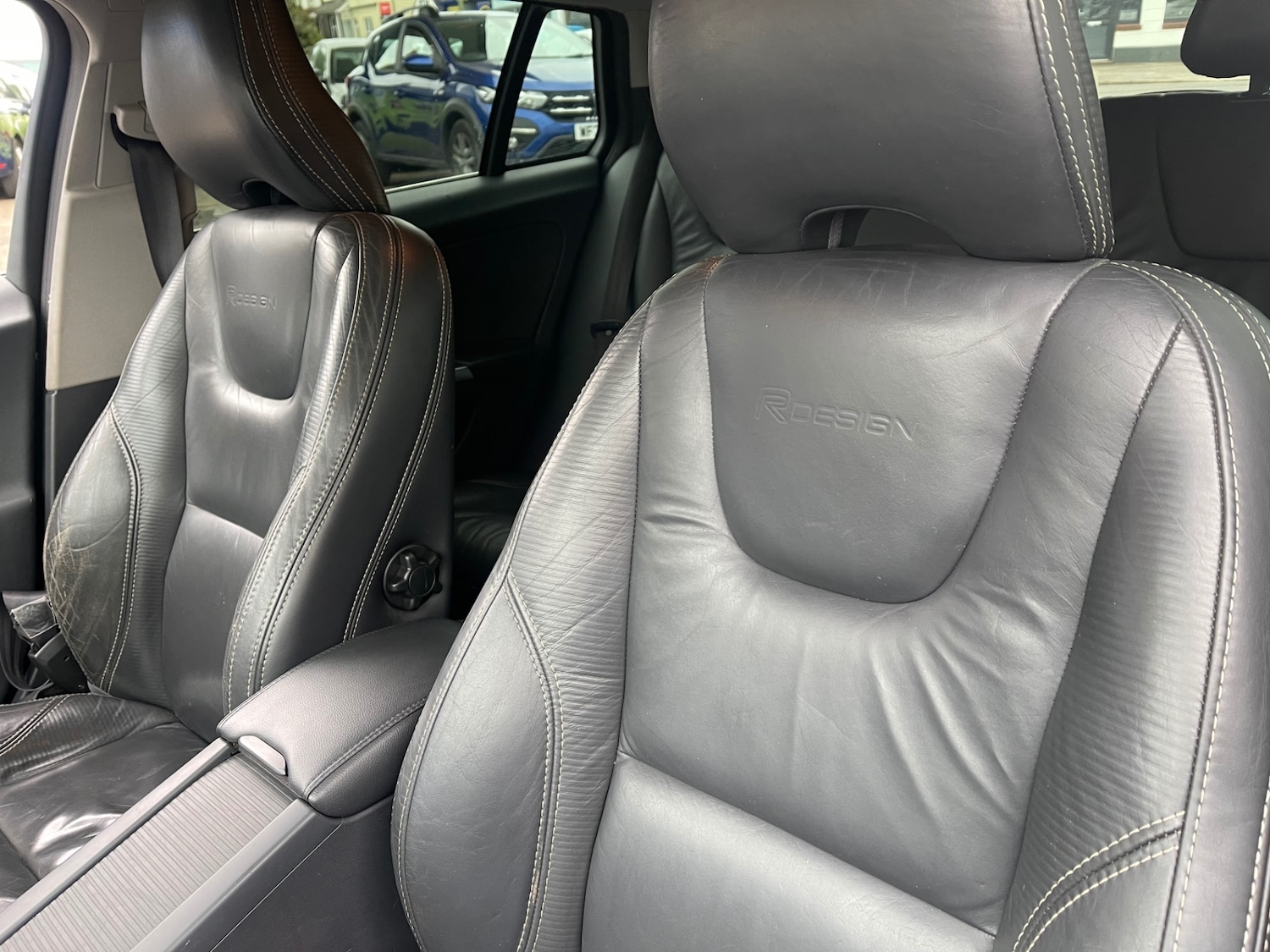 Used Volvo V60 2012 for sale - 77888960: Photo 13