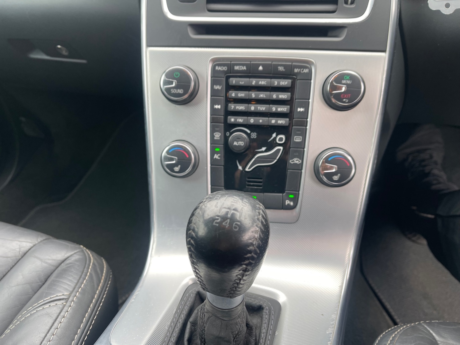 Used Volvo V60 2012 for sale - 77888960: Photo 23