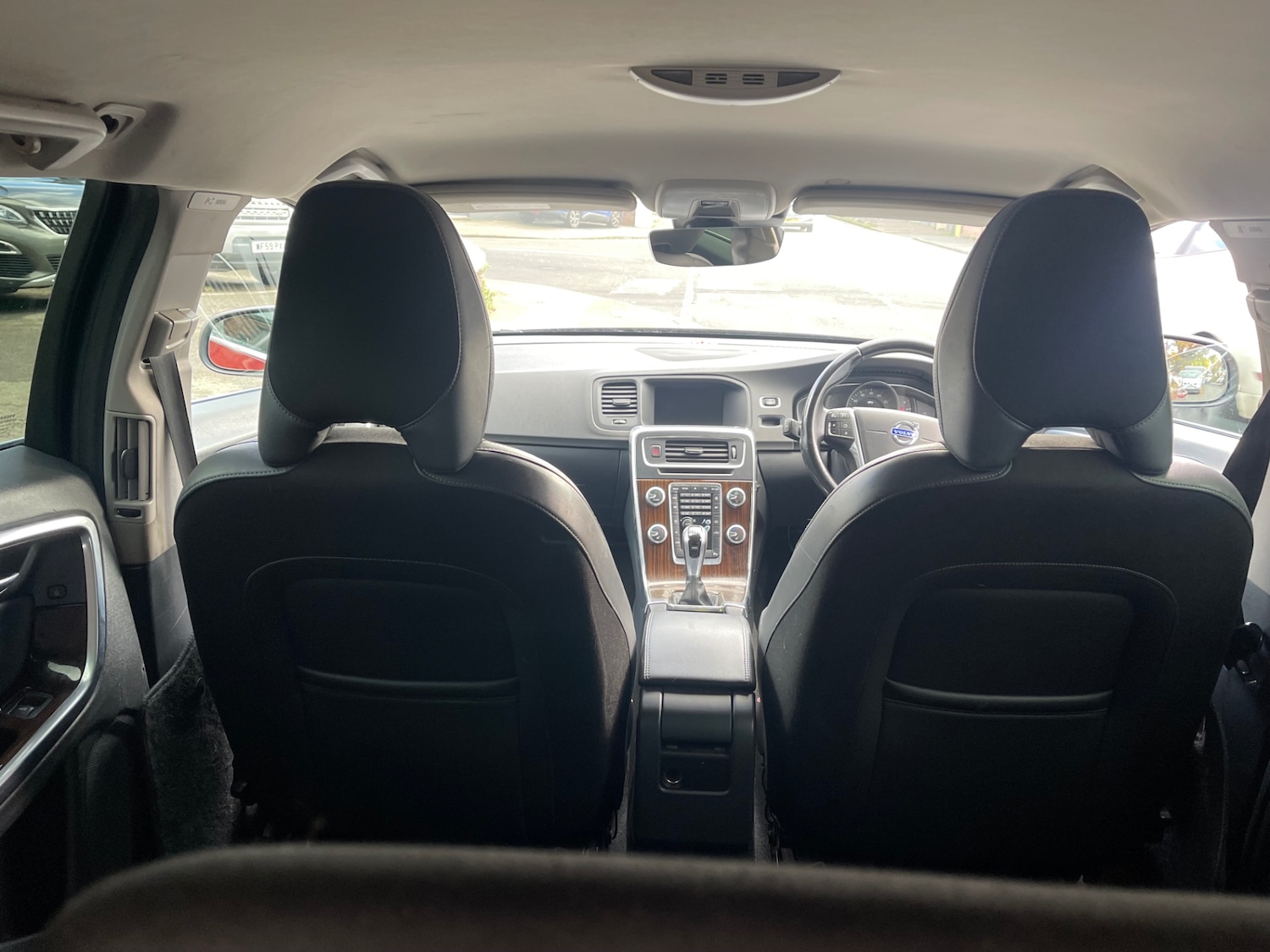 Used Volvo V60 2015 for sale - 76682689: Photo 12