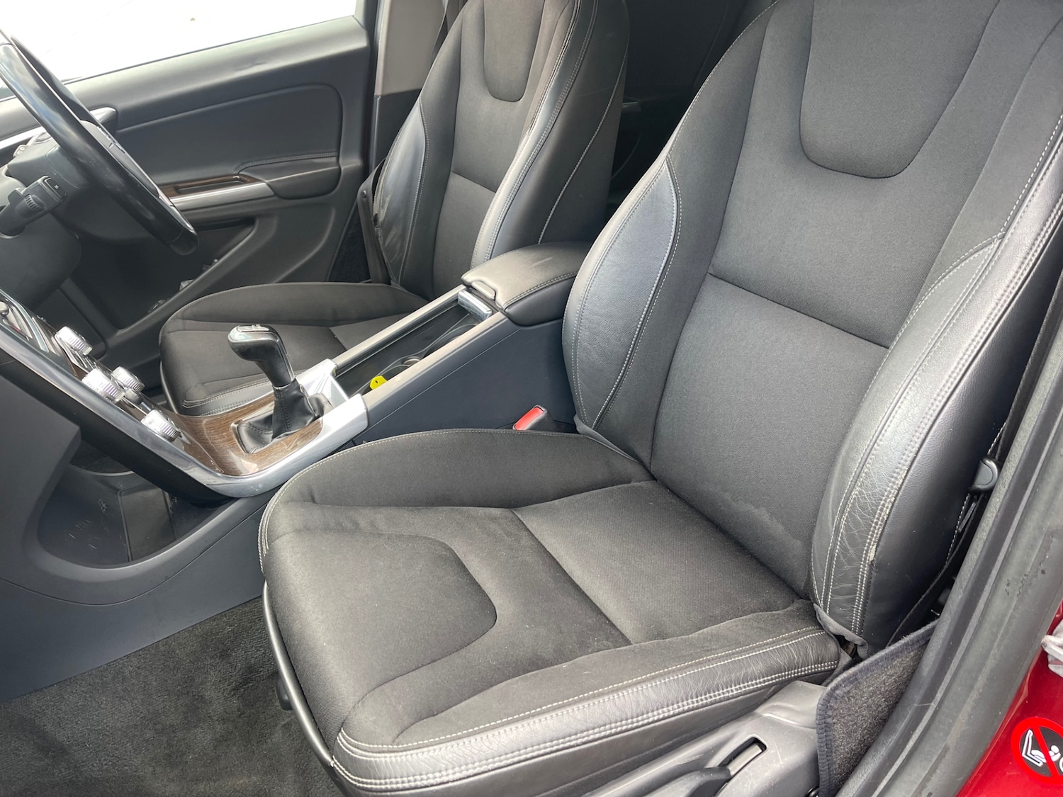 Used Volvo V60 2015 for sale - 76682689: Photo 15