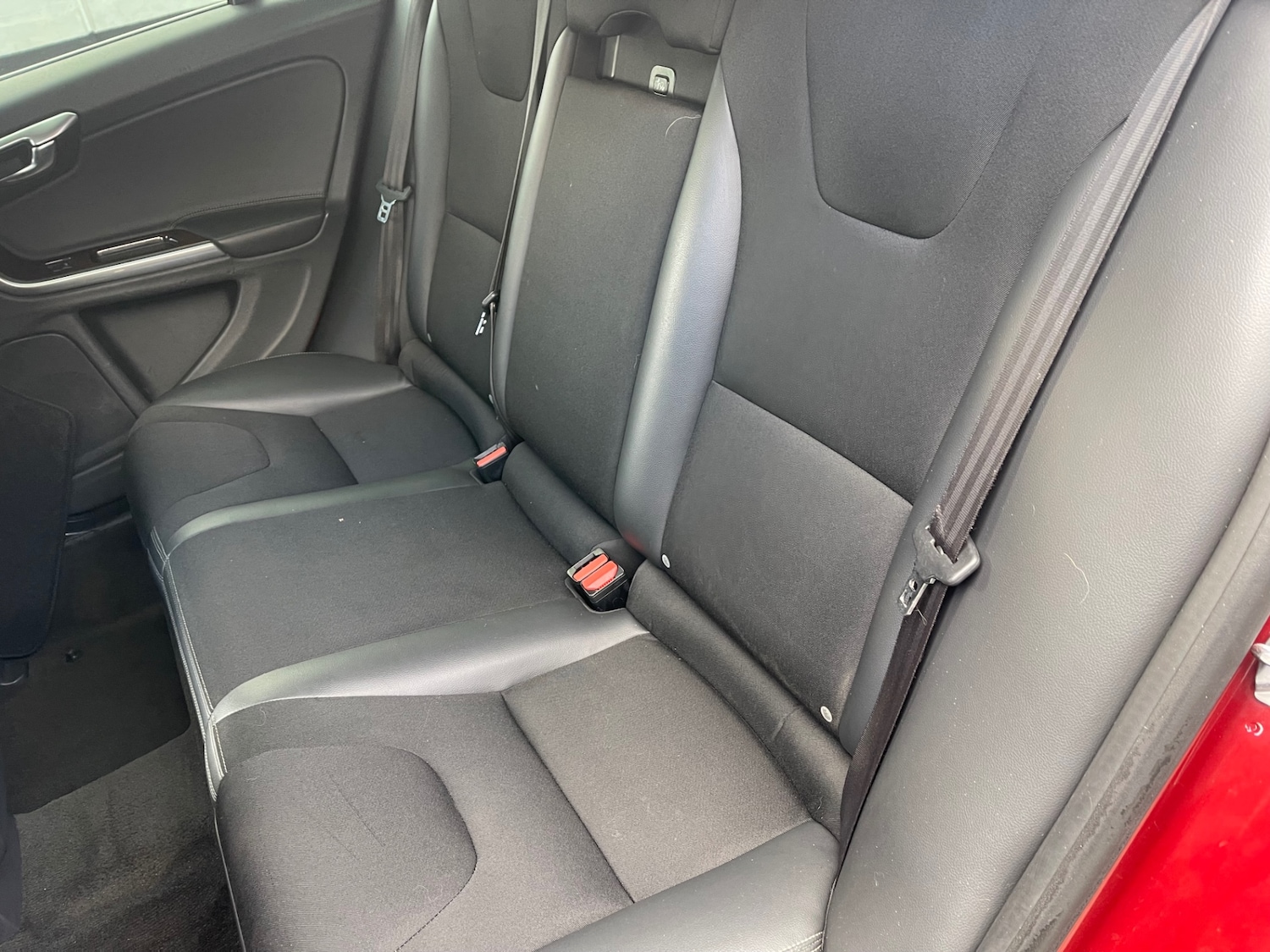 Used Volvo V60 2015 for sale - 76682689: Photo 16