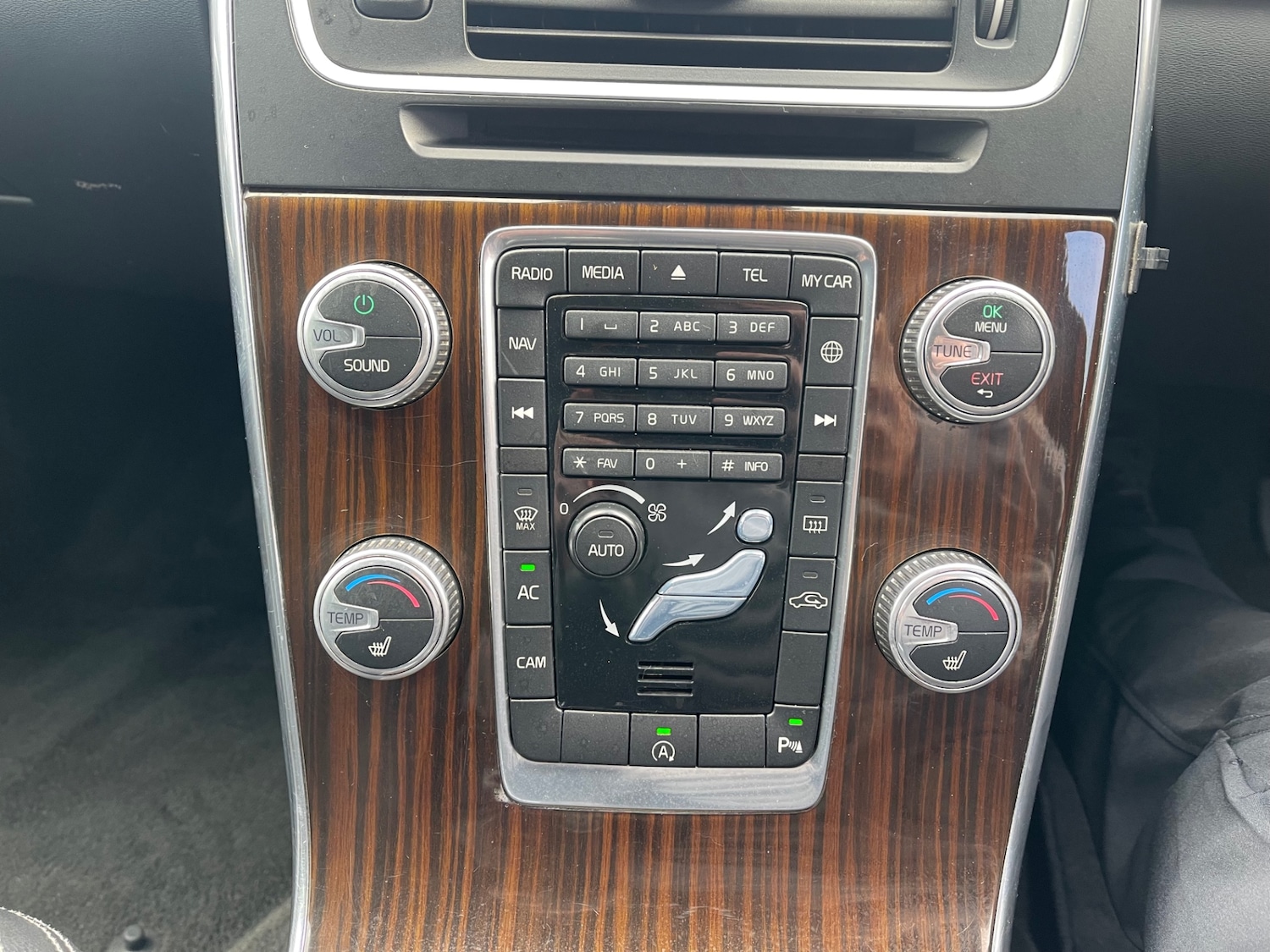 Used Volvo V60 2015 for sale - 76682689: Photo 18