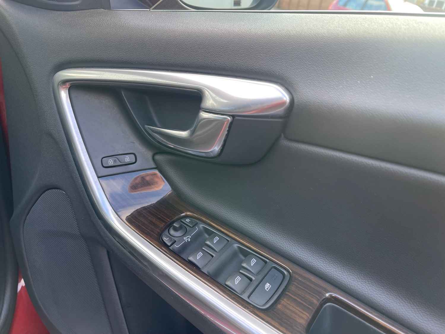 Used Volvo V60 2015 for sale - 76682689: Photo 23