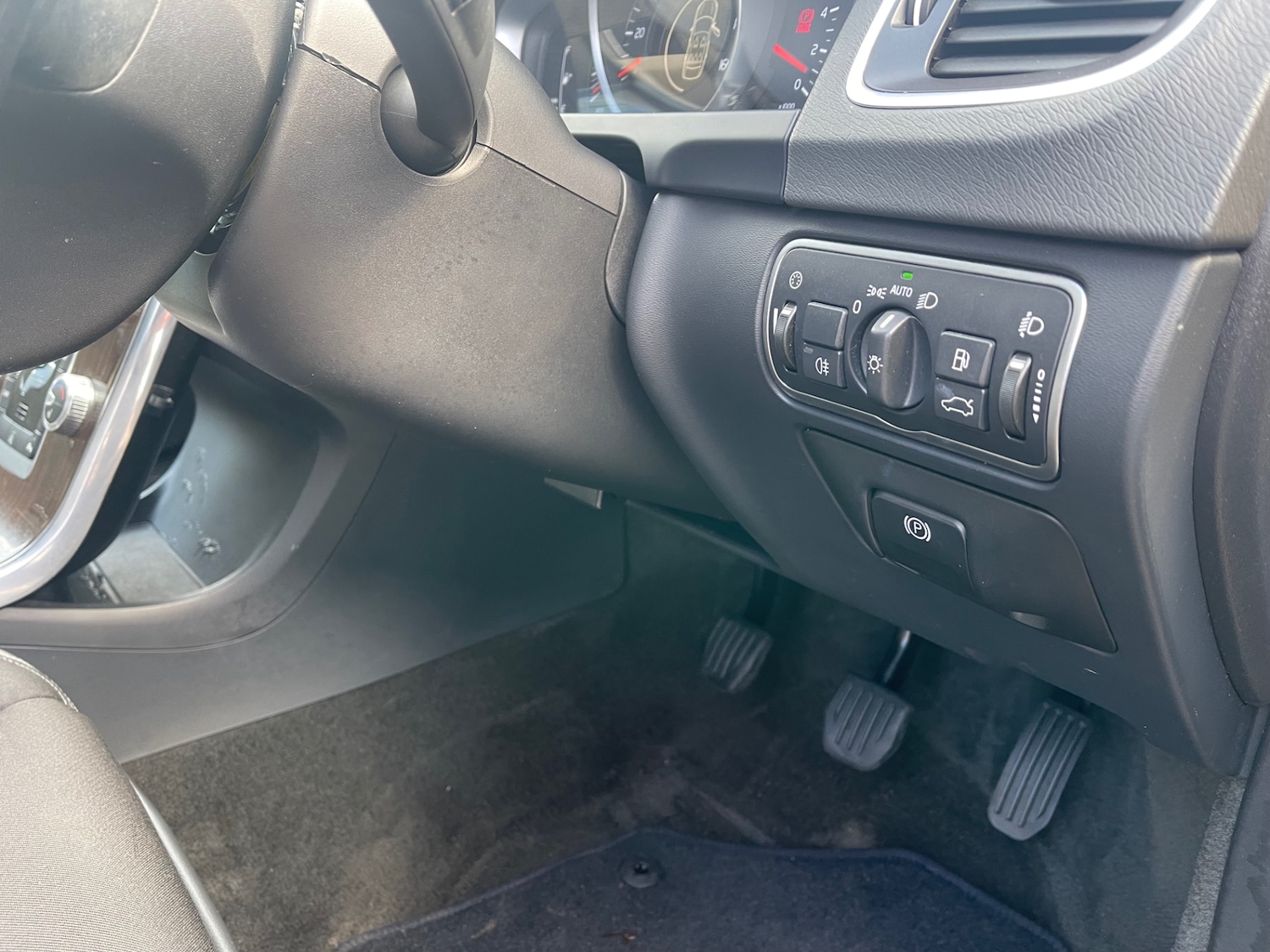 Used Volvo V60 2015 for sale - 76682689: Photo 24