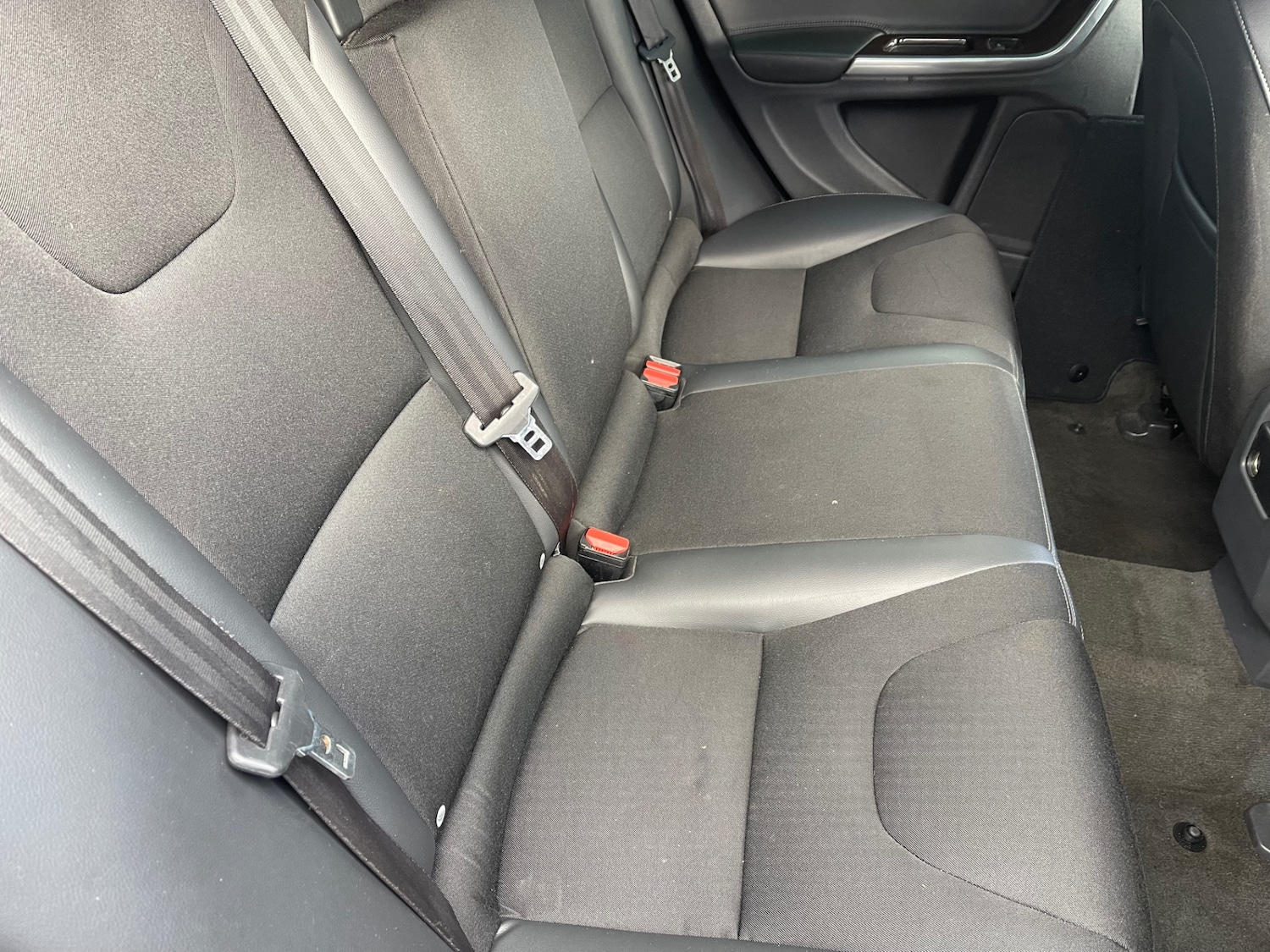 Used Volvo V60 2015 for sale - 76682689: Photo 8