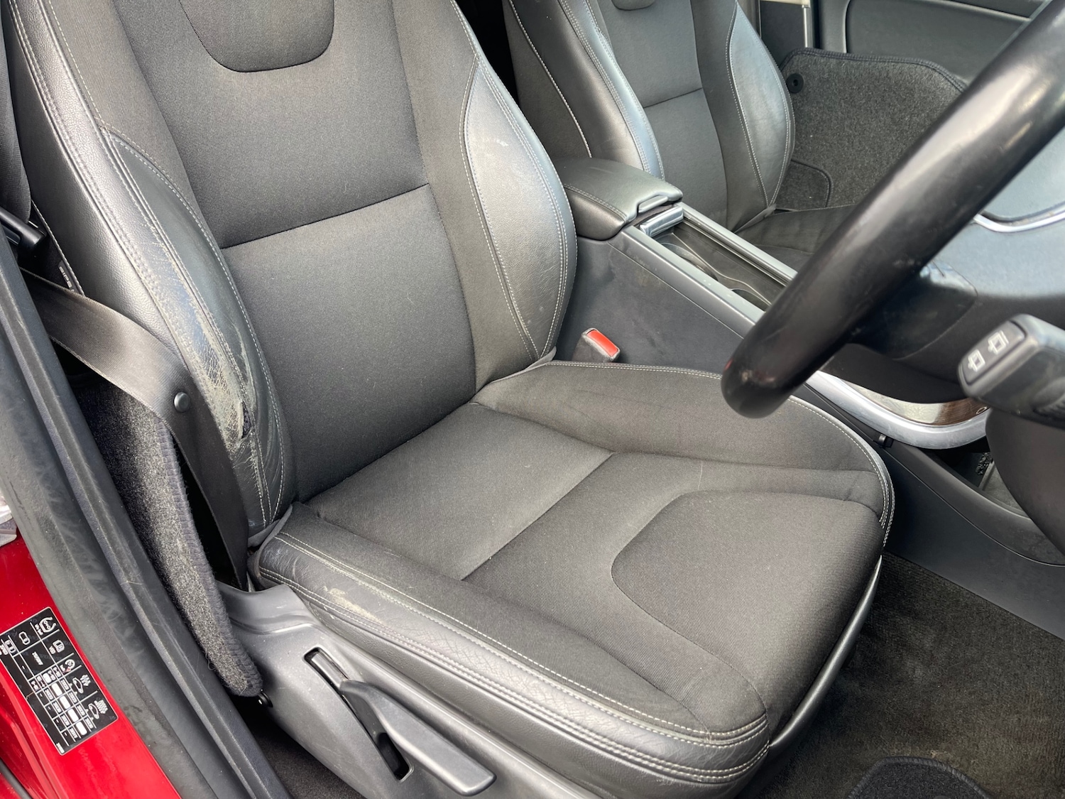 Used Volvo V60 2015 for sale - 76682689: Photo 9