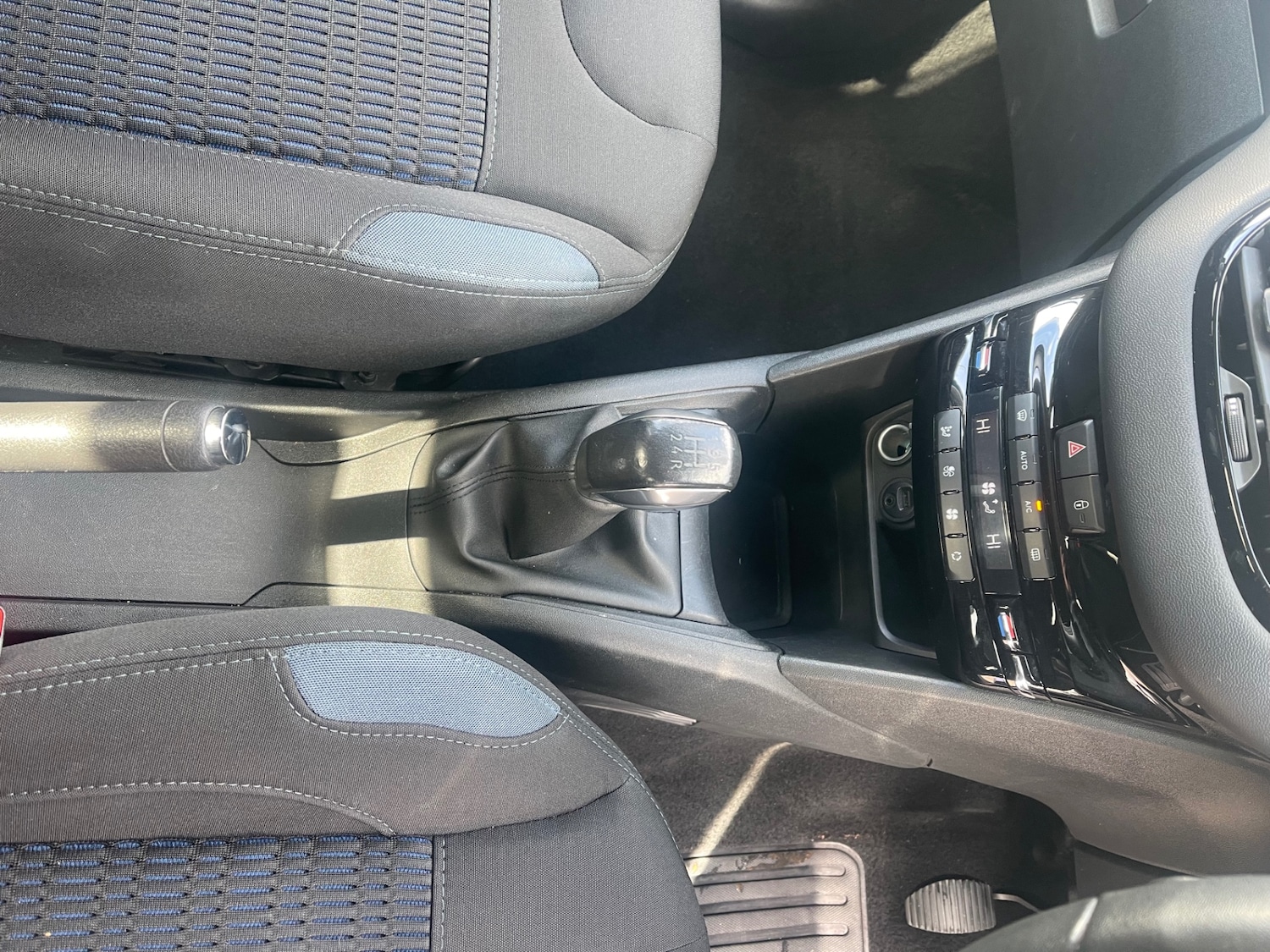 Used Peugeot 208 2014 for sale - 77791510: Photo 14