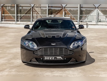 Used Aston Martin Vantage 2010 for sale - 75384742: Photo