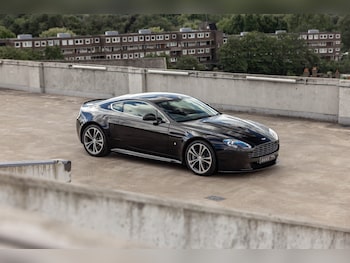 Used Aston Martin Vantage 2010 for sale - 75384742: Photo