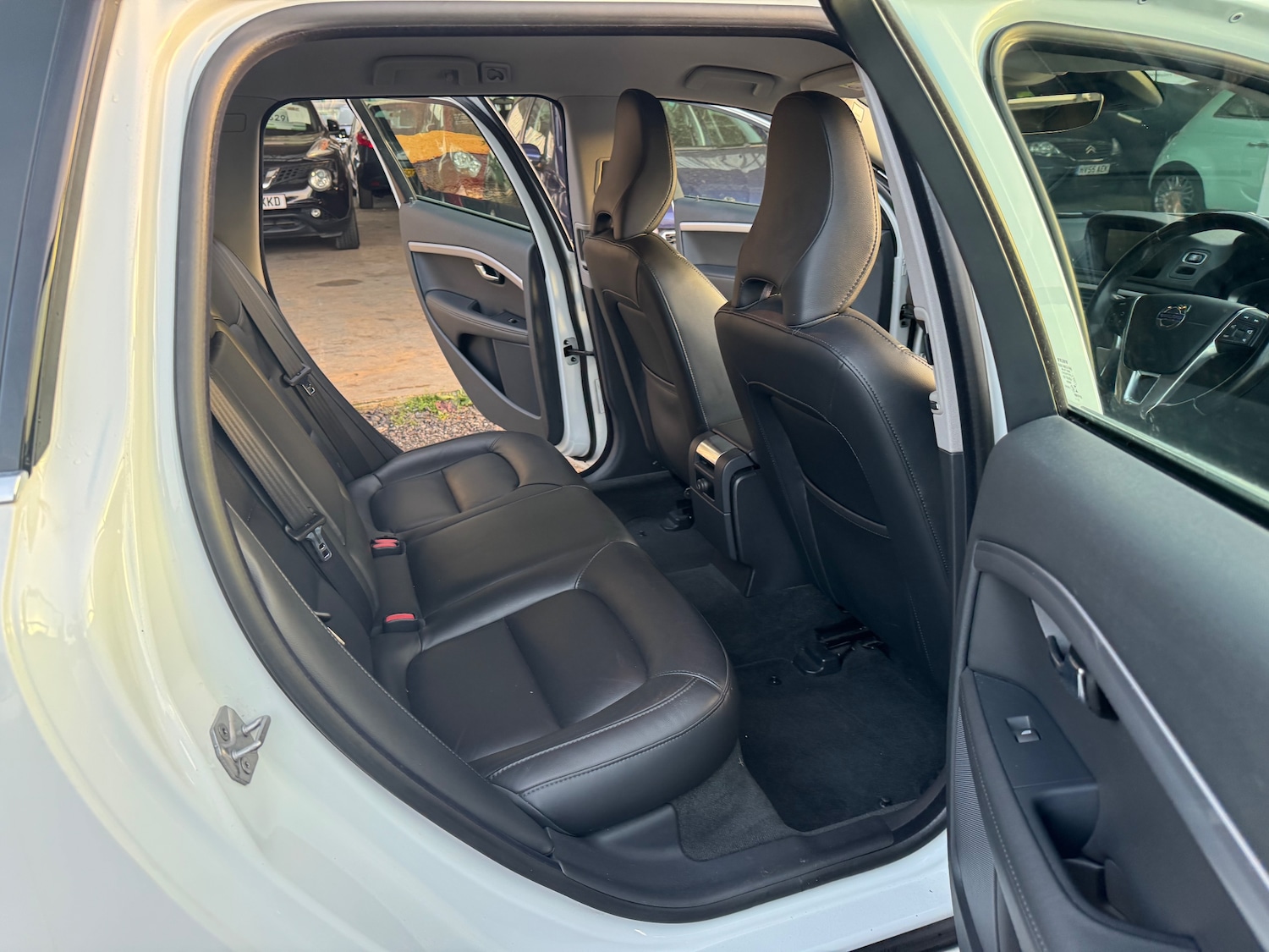 Used Volvo V70 2015 for sale - 78173070: Photo 25