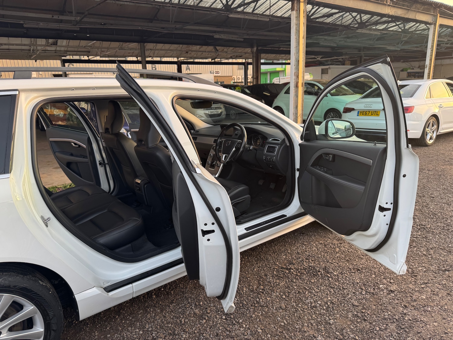 Used Volvo V70 2015 for sale - 78173070: Photo 28