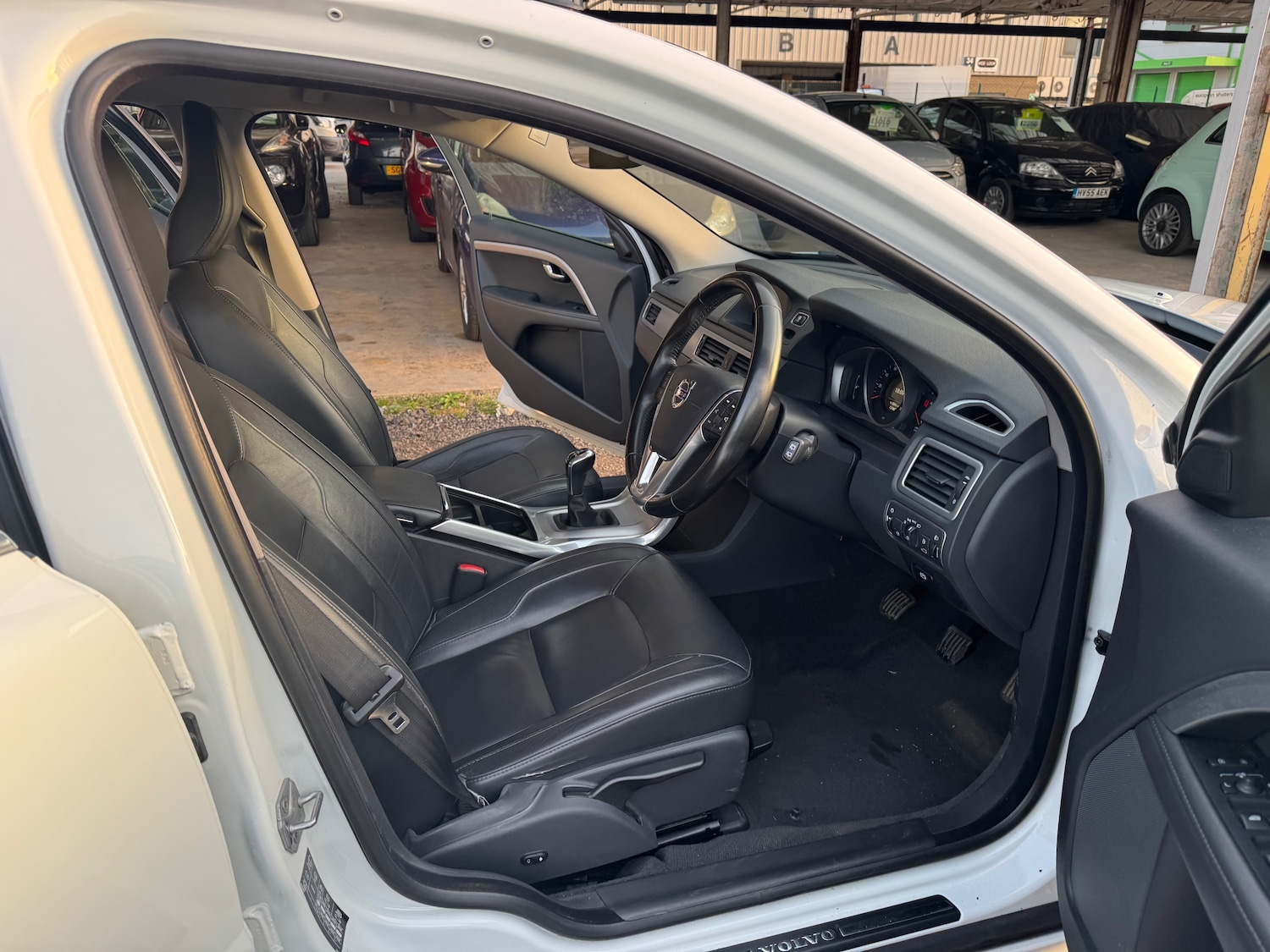 Used Volvo V70 2015 for sale - 78173070: Photo 35