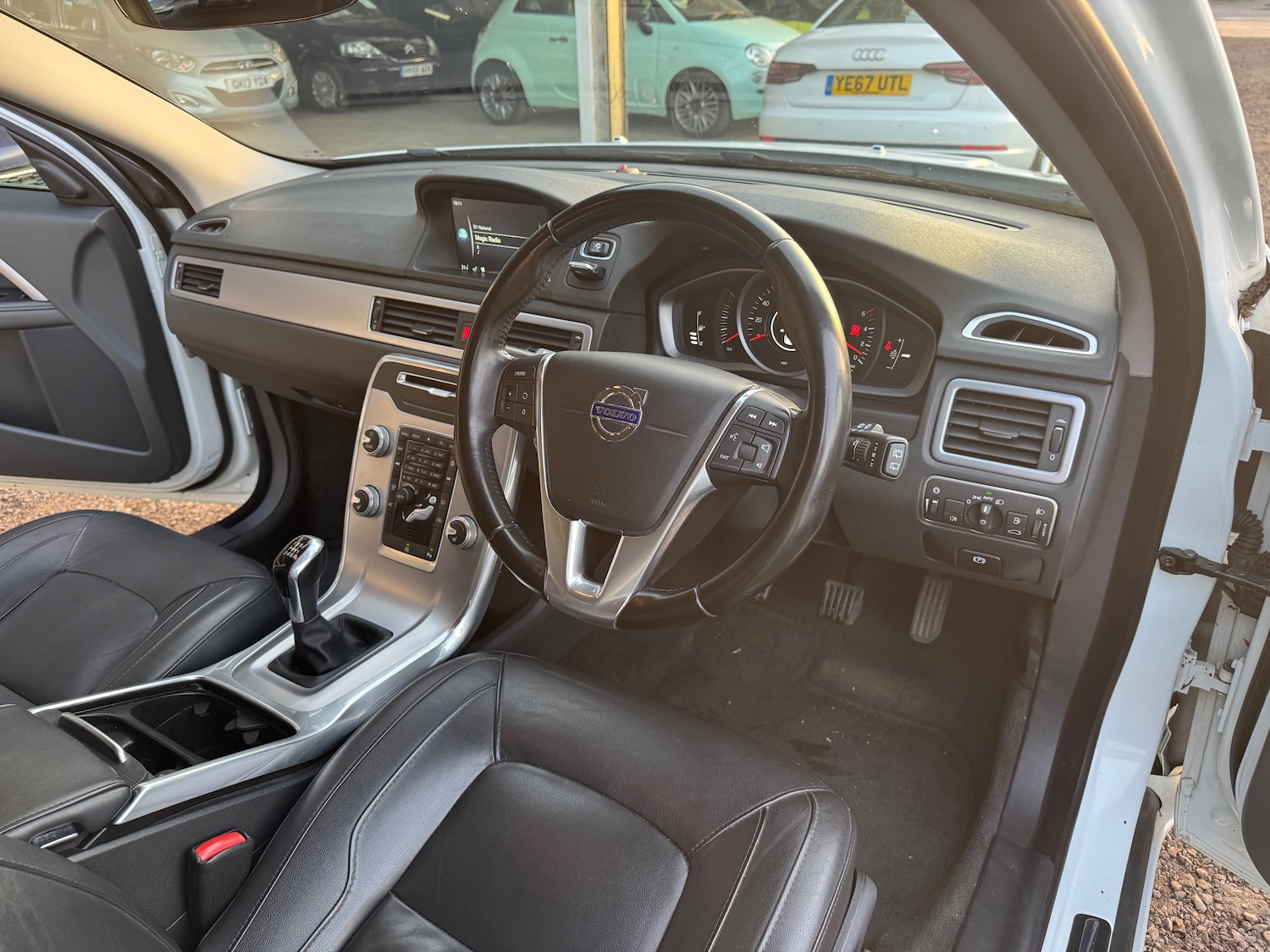 Used Volvo V70 2015 for sale - 78173070: Photo 38