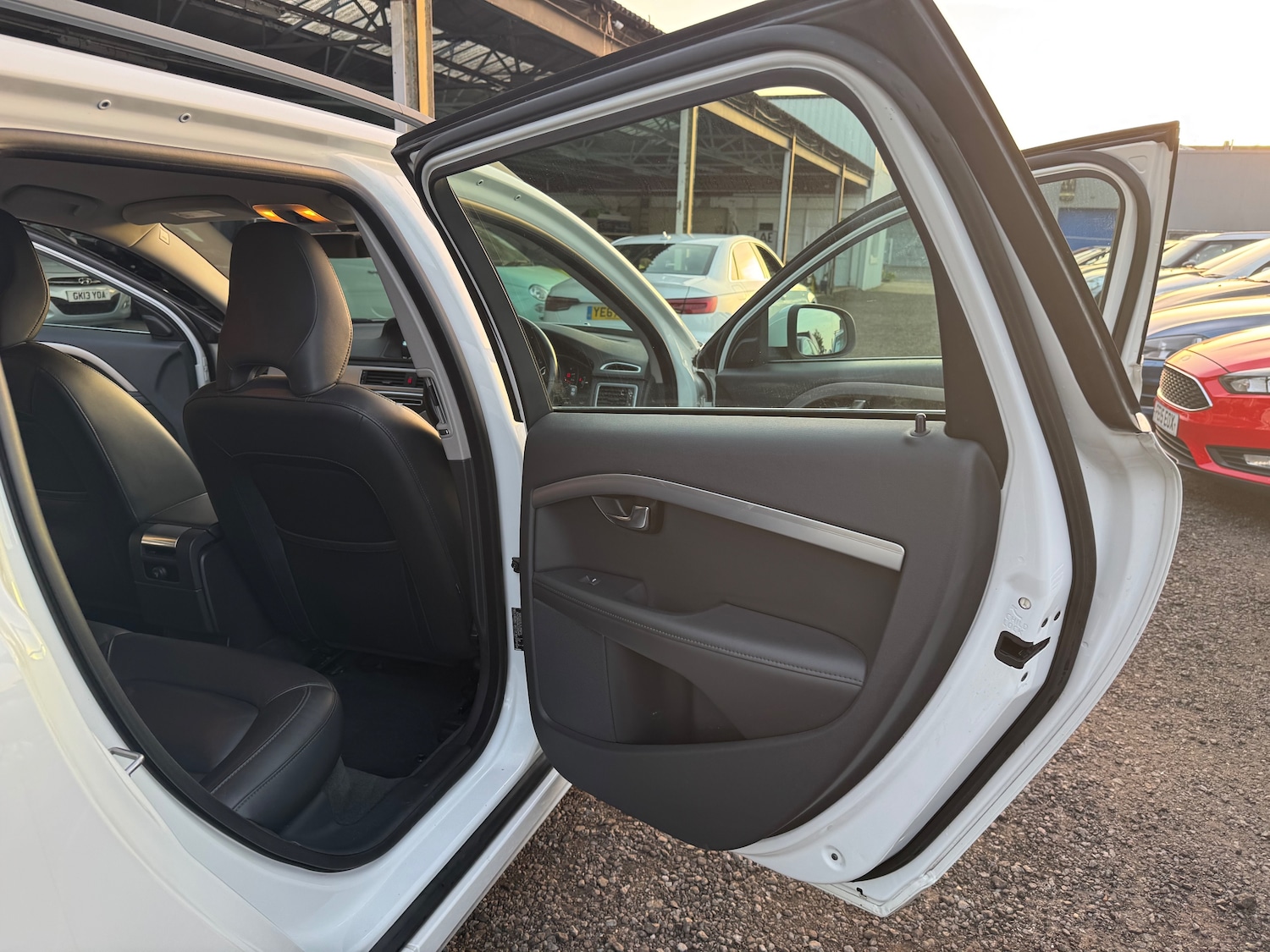 Used Volvo V70 2015 for sale - 78173070: Photo 41