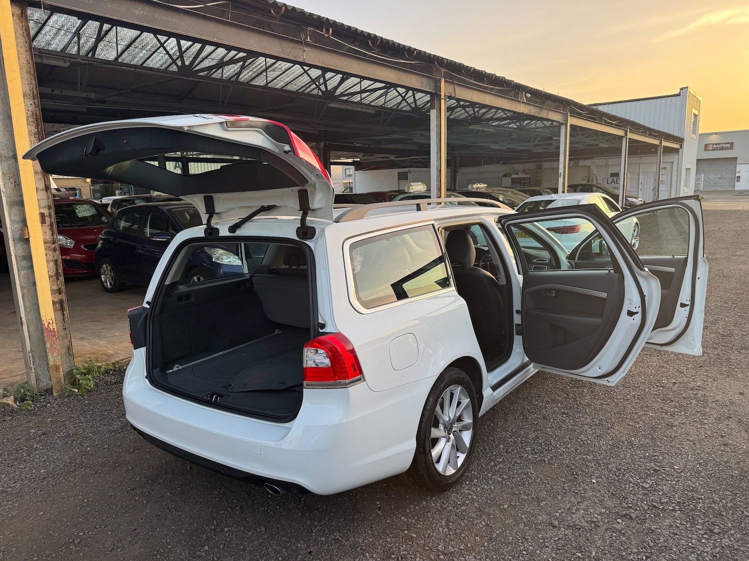 Used Volvo V70 2015 for sale - 78173070: Photo 42