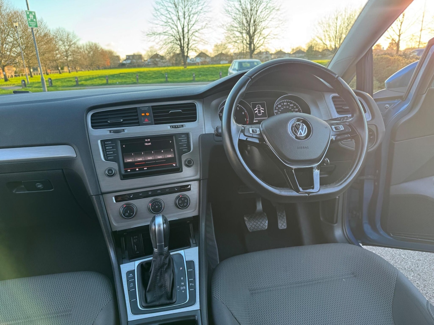 Used Volkswagen Golf for sale - 78102425: Photo 32