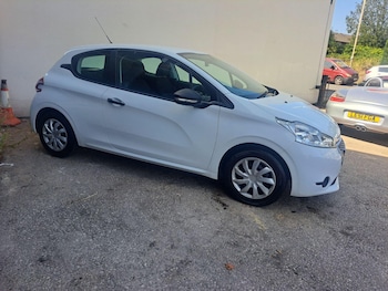 Used Peugeot 208 2013 for sale - 75601643: Photo