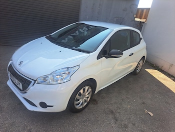Used Peugeot 208 2013 for sale - 75601643: Photo