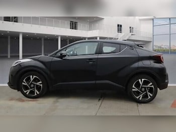 Used Toyota C-HR 2023 for sale - 77609212: Photo