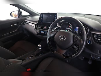 Used Toyota C-HR 2023 for sale - 79197533: Photo