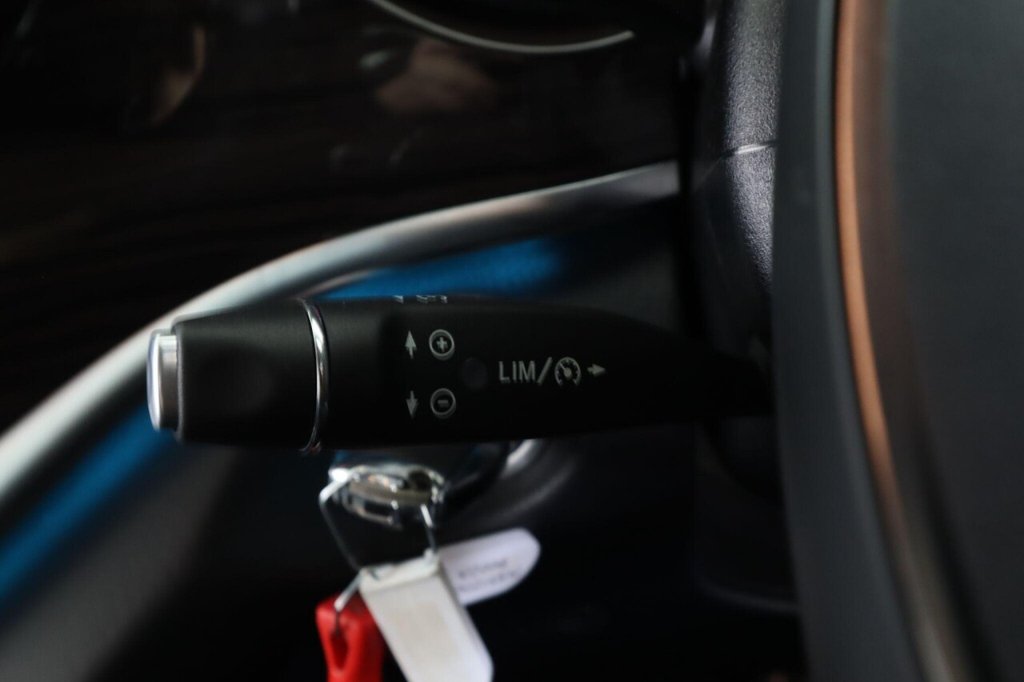 Used Mercedes-Benz V-Class 2021 for sale - 76396427: Photo 25