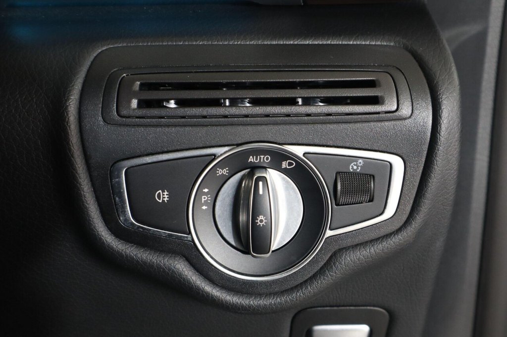 Used Mercedes-Benz V-Class 2021 for sale - 76396427: Photo 28