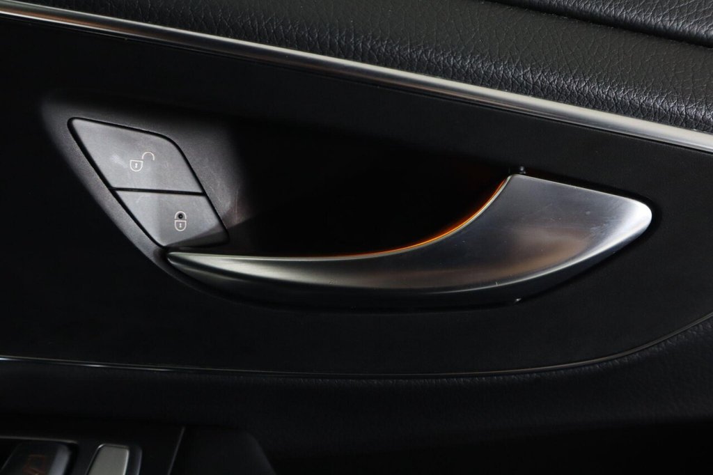 Used Mercedes-Benz V-Class 2021 for sale - 76396427: Photo 32