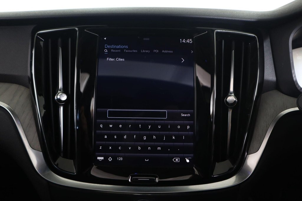 Used Volvo V60 2018 for sale - 77200231: Photo 34