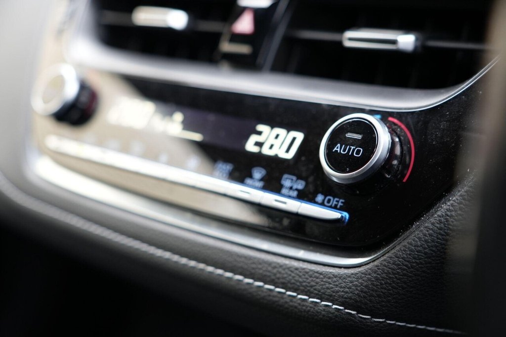 Used Toyota Corolla 2020 for sale - 76923841: Photo 29