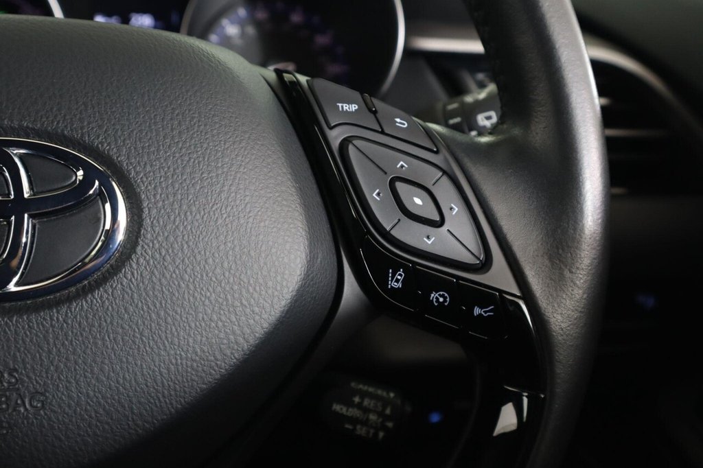 Used Toyota C-HR 2023 for sale - 76914788: Photo 17