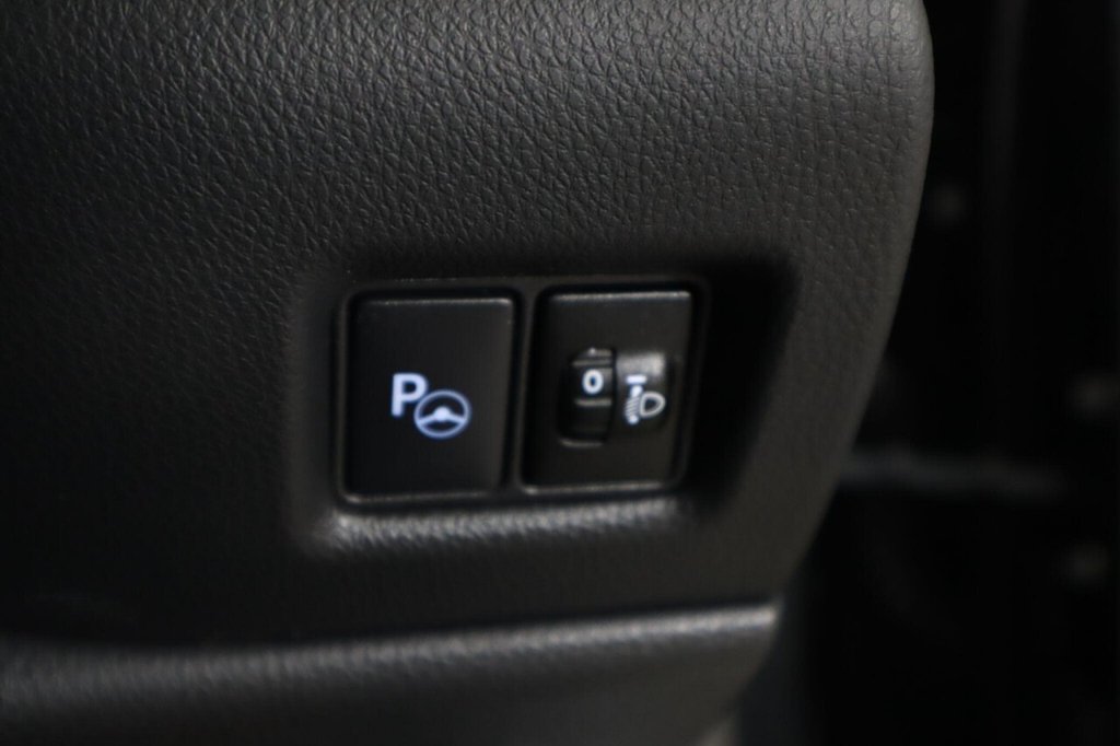 Used Toyota C-HR 2022 for sale - 76820982: Photo 25