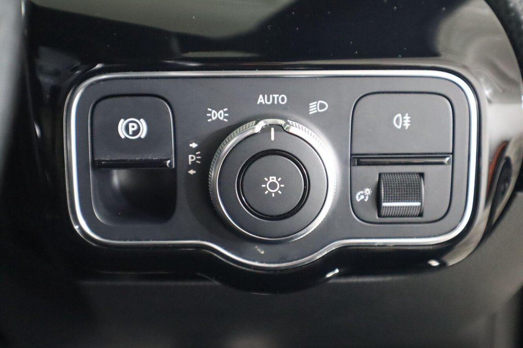 Used Mercedes-Benz CLA 2019 for sale - 76986177: Photo 39