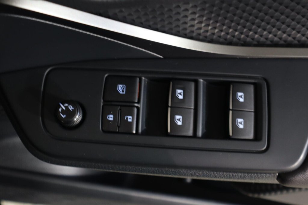 Used Toyota C-HR 2018 for sale - 77953215: Photo 25