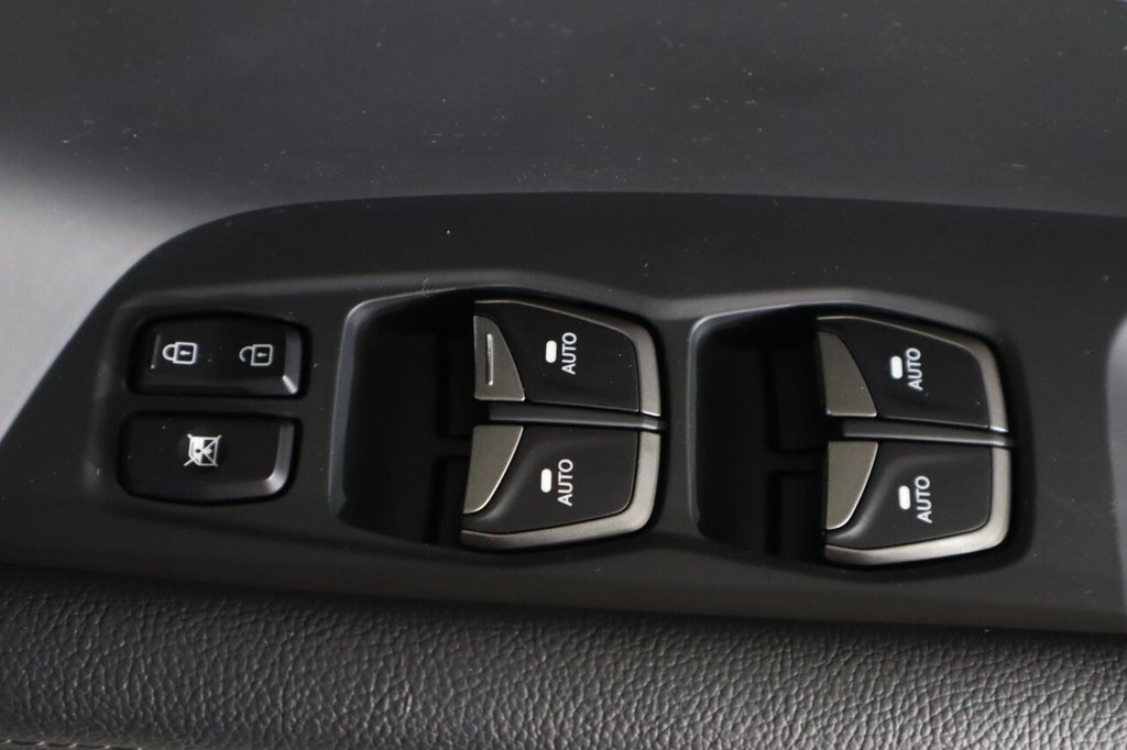 Used Hyundai Santa Fe 2018 for sale - 76559452: Photo 33