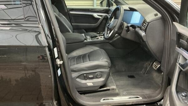 Used Volkswagen Touareg 2023 for sale - 77850066: Photo 10