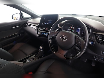 Used Toyota C-HR 2023 for sale - 79345920: Photo
