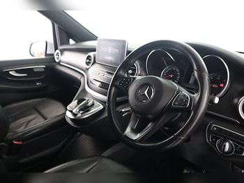 Used Mercedes-Benz V-Class 2019 for sale - 78672111: Photo